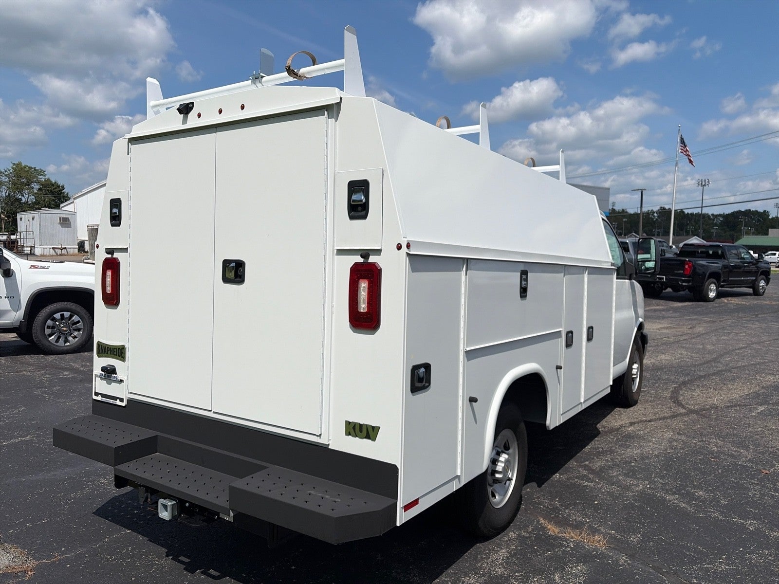 2025 Chevrolet Express Cutaway 3500 1WT