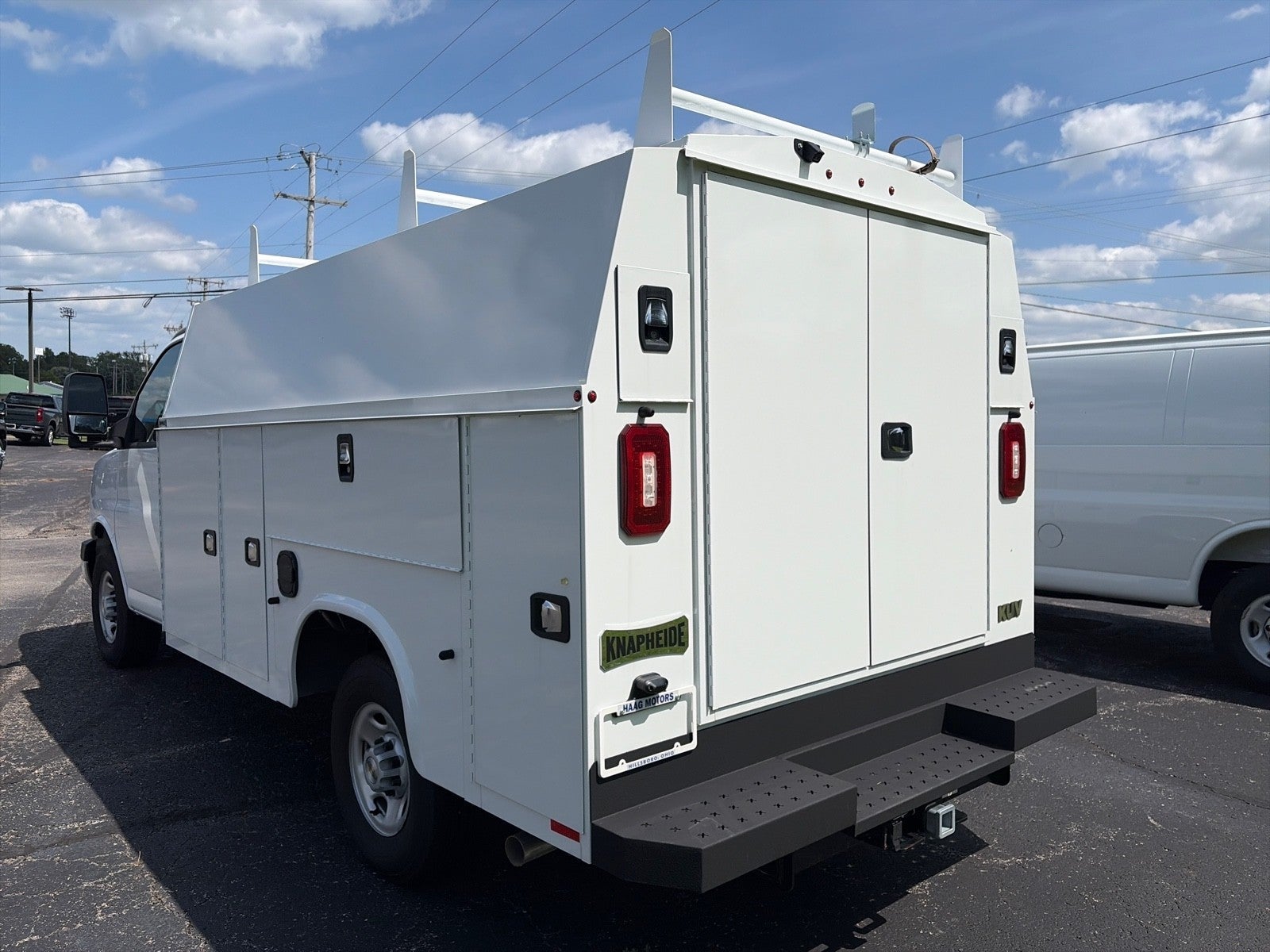 2025 Chevrolet Express Cutaway 3500 1WT