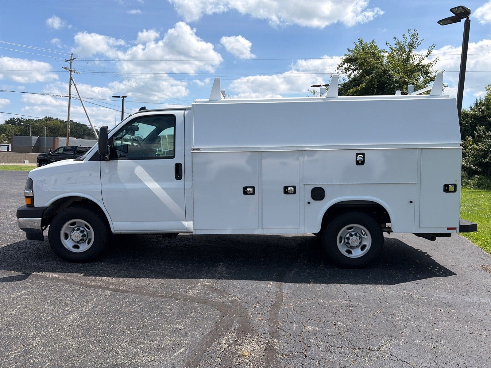2025 Chevrolet Express Cutaway 3500 1WT