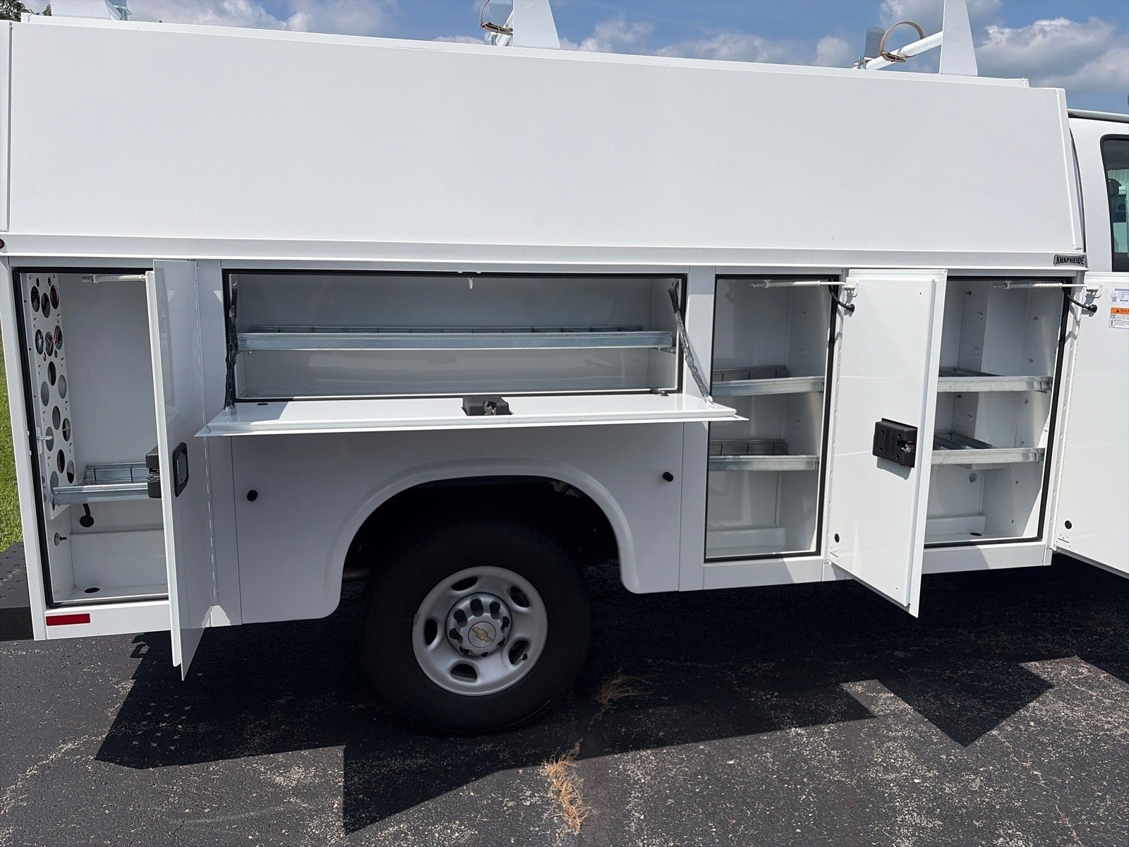 2025 Chevrolet Express Cutaway 3500 1WT