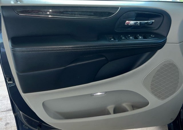 2015 Chrysler Town & Country Touring-L