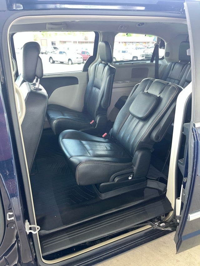 2015 Chrysler Town & Country Touring-L