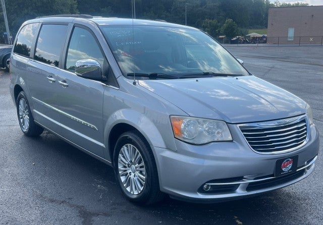 Used 2015 Chrysler Town & Country Touring-L with VIN 2C4RC1CG9FR529474 for sale in Hillsboro, OH