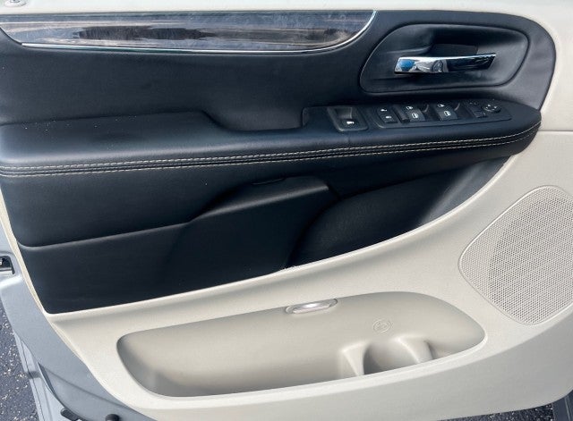 2015 Chrysler Town & Country Touring-L
