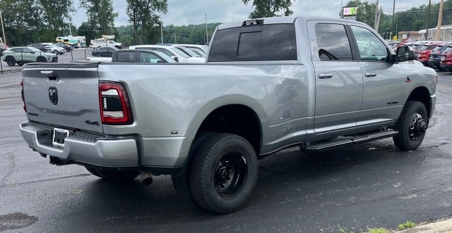 2022 RAM 3500 Big Horn Crew Cab 4x4 8' Box